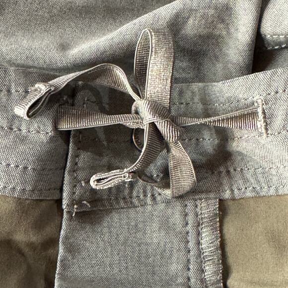 Kuhl SZ 16 Trekr Kapri Hiking Capris Pants Stretch Zip-Fly Zip Pockets Mid-Rise - Picture 13 of 14